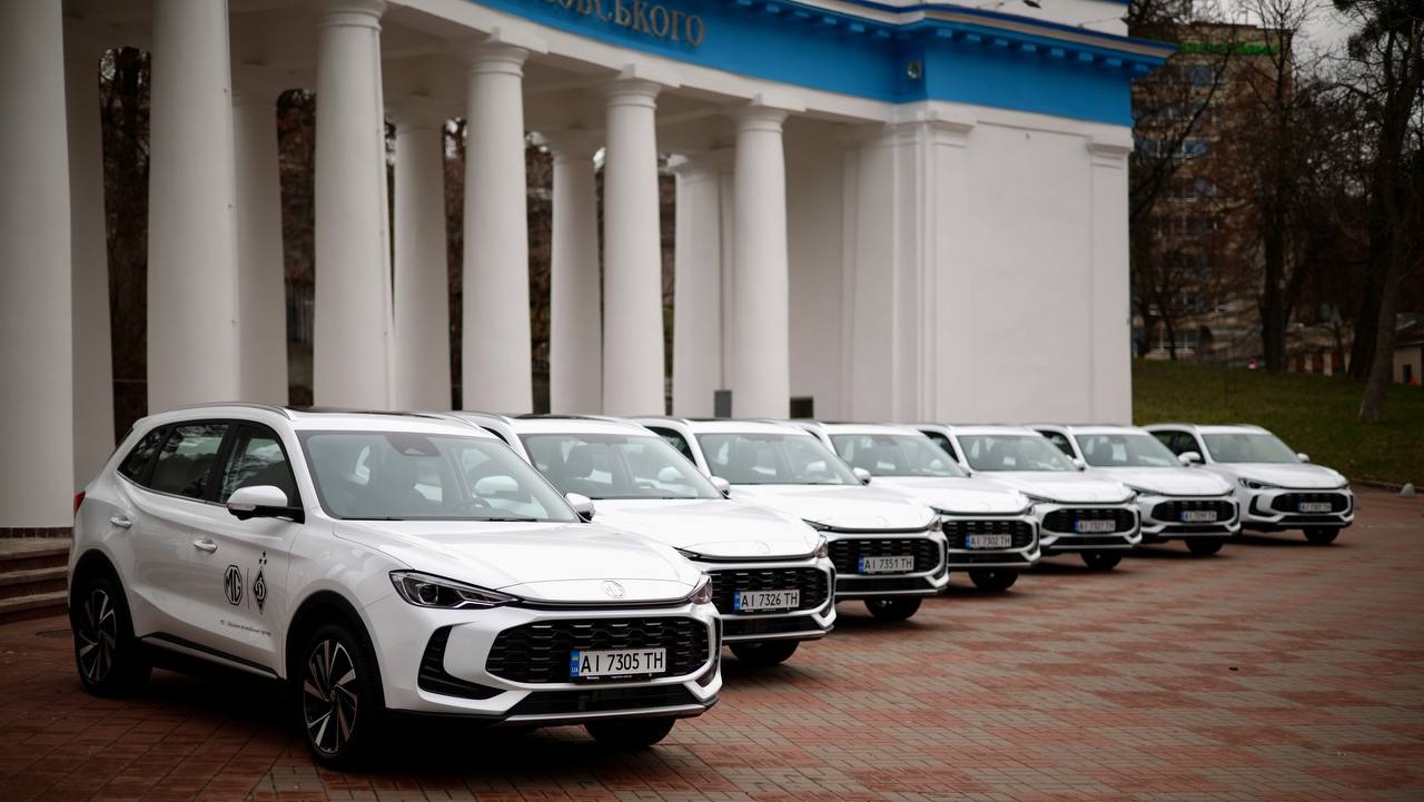 MG в Україні розширює співпрацю з «Динамо» та передає клубу 10 автомобілів